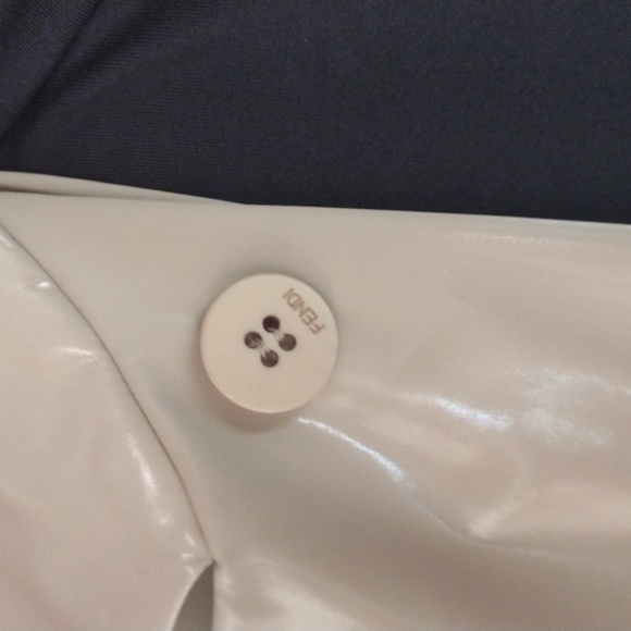 Authentic Fendi A Effet Verni Long Trench Coat - Picture 14 of 17